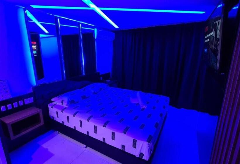 Номер Стандарт с Гидромассажем, Sense Motel