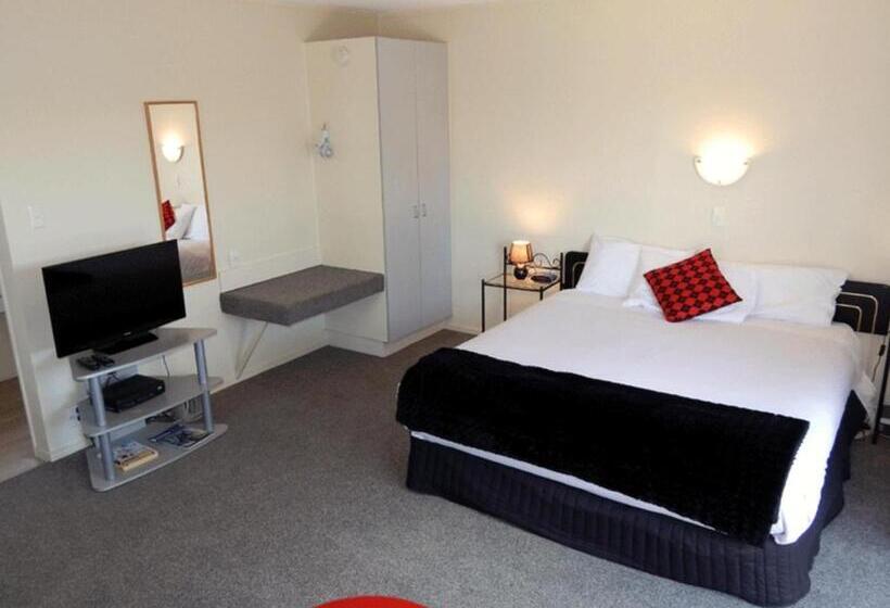 استودیوی استاندارد, Cheviot Park Motor Lodge