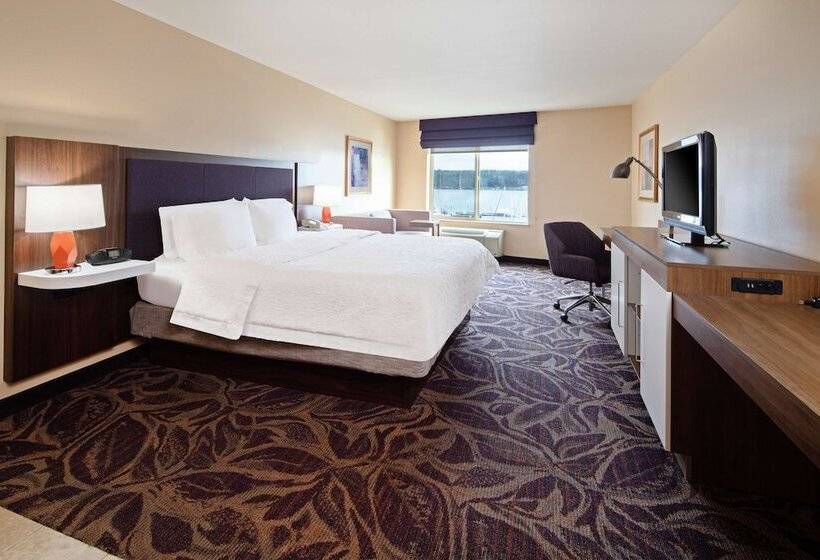스탠다드 스튜디오, Hampton Inn & Suites Bremerton