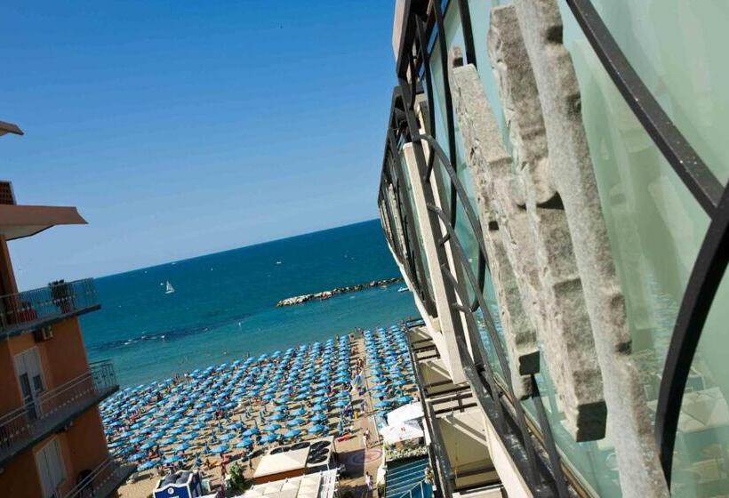 Номер Стандарт Боковой Вид на Море, Negresco
