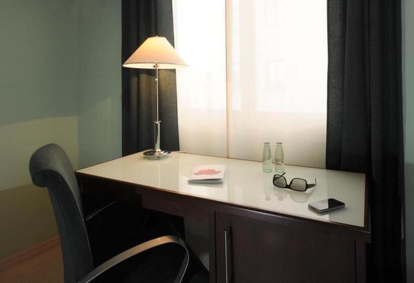 Quarto Estandar Individual, Panorama