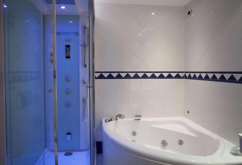 Полулюкс, Park Hotel Ai Pini & Restaurant Ai Pini