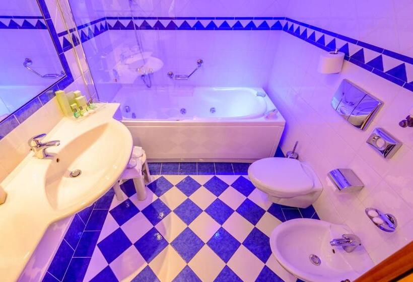 Полулюкс с Гидромассажем, Park Hotel Ai Pini & Restaurant Ai Pini