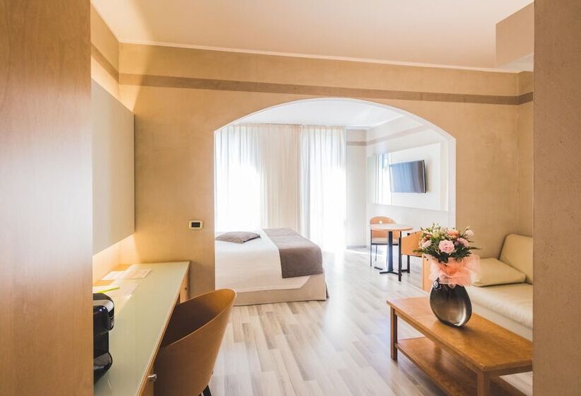 Полулюкс, Park Hotel Ai Pini & Restaurant Ai Pini