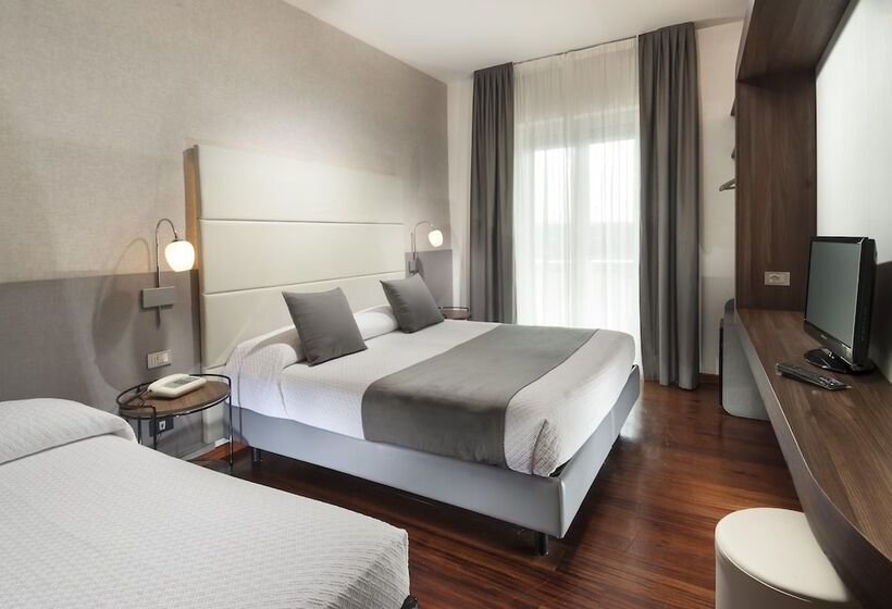 Quarto Triplo Estandar, Waldorf Palace