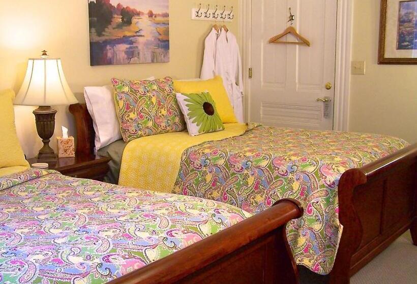 Номер Стандарт 2 Двуспальные Кровати, Lyndon House Bed & Breakfast