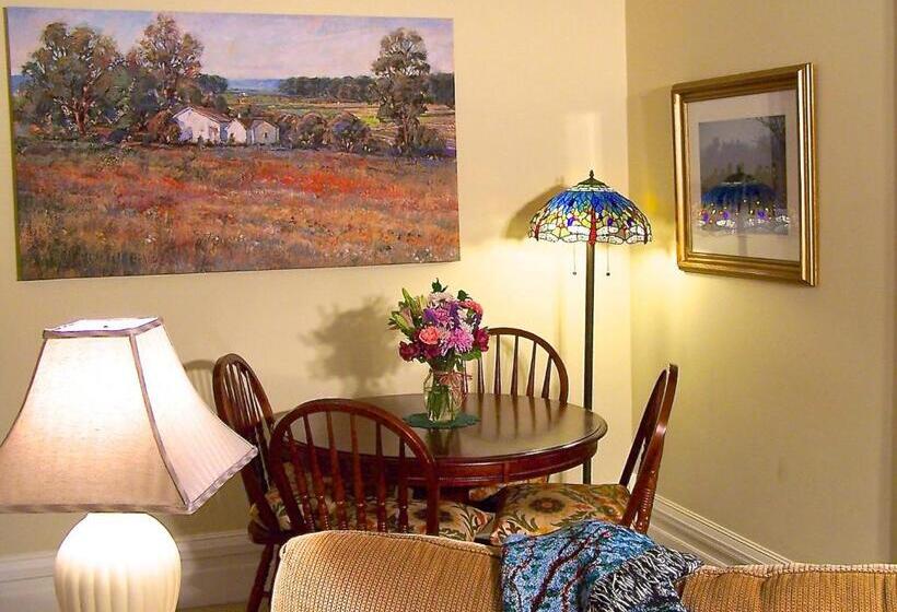 Люкс Кровать Кинг, Lyndon House Bed & Breakfast