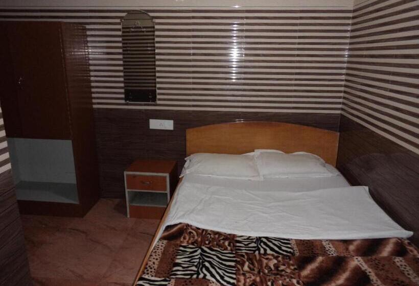 Номер Deluxe, Lamlyn