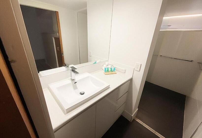 Апартаменты 3 Спальни, Tiki Hotel Apartments Surfers Paradise
