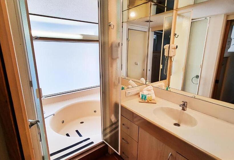 Апартаменты Семейные 1 Спальня, Tiki Hotel Apartments Surfers Paradise