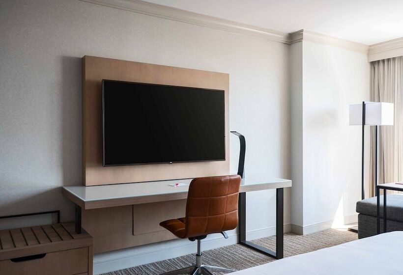 전망 스탠다드 룸 더블 침대, Baltimore Marriott Waterfront