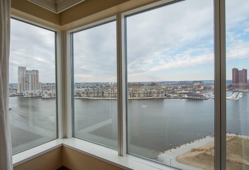전망 스탠다드 룸 더블 침대, Baltimore Marriott Waterfront