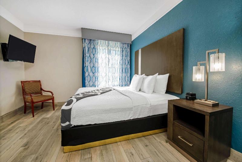 Люкс с Видом, La Quinta Inn & Suite Kingwood Houston Iah Airport 53200