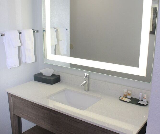 اتاق استاندارد با 2 تخت دوبل, La Quinta By Wyndham Oceanfront Daytona Beach