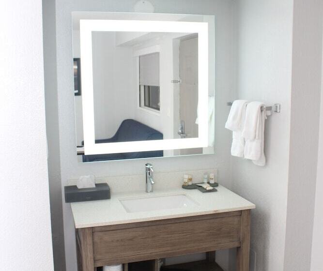 سوییت با چشم‌انداز دریا, La Quinta By Wyndham Oceanfront Daytona Beach