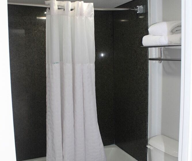 مجموعه ویستا شهر, La Quinta By Wyndham Oceanfront Daytona Beach