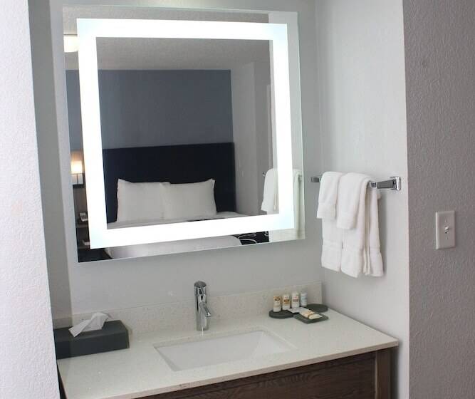مجموعه ویستا شهر, La Quinta By Wyndham Oceanfront Daytona Beach