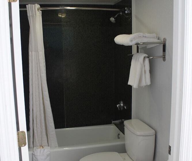 مجموعه ویستا شهر, La Quinta By Wyndham Oceanfront Daytona Beach