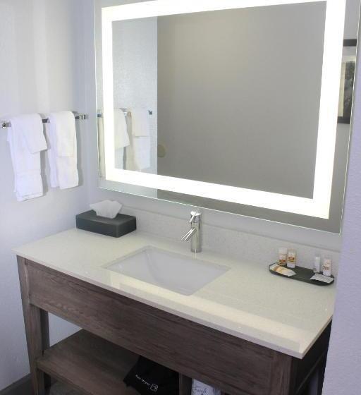 اتاق استاندارد با چشم‌انداز دریا, La Quinta By Wyndham Oceanfront Daytona Beach