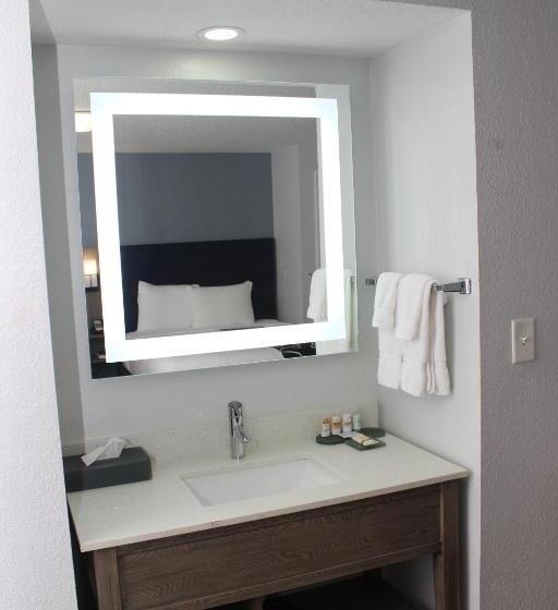 مجموعه ویستا شهر, La Quinta By Wyndham Oceanfront Daytona Beach