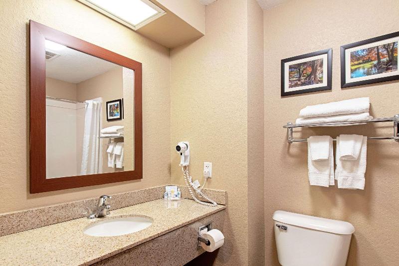 اتاق استاندارد با چشم‌انداز شهر, La Quinta By Wyndham Oceanfront Daytona Beach