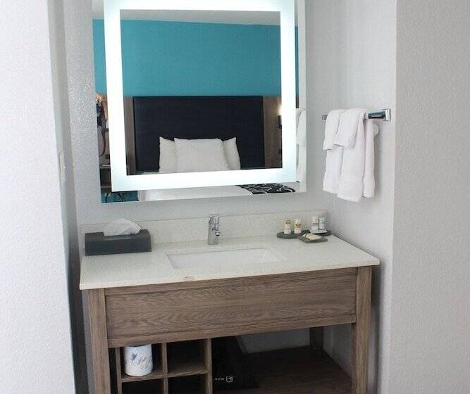 اتاق استاندارد با 2 تخت دوبل, La Quinta By Wyndham Oceanfront Daytona Beach