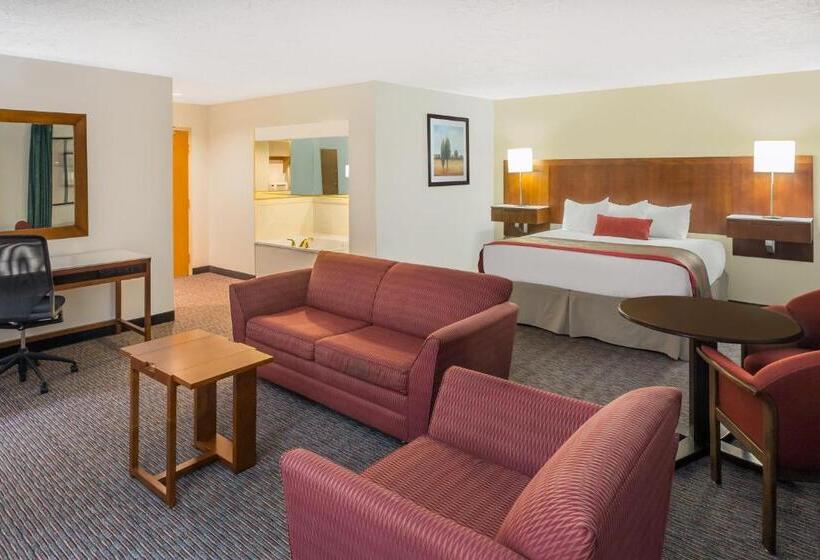 Люкс Deluxe Кровать Кинг, Ramada By Wyndham Cedar City