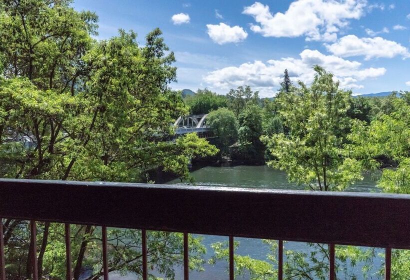 Номер Стандарт 2 Двуспальные Кровати, Riverside Inn