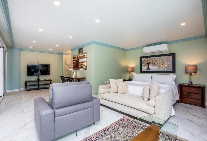 سوئیت با وان آب گرم, South Shore Villa Armonia Luxury Boutique