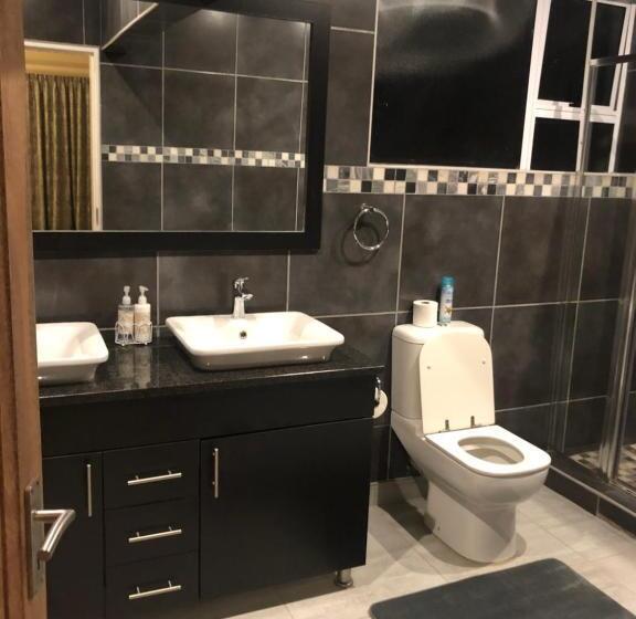 Семейный Номер, 8 On Acacia Guesthouse