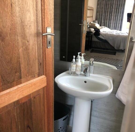 Номер Стандарт, 8 On Acacia Guesthouse