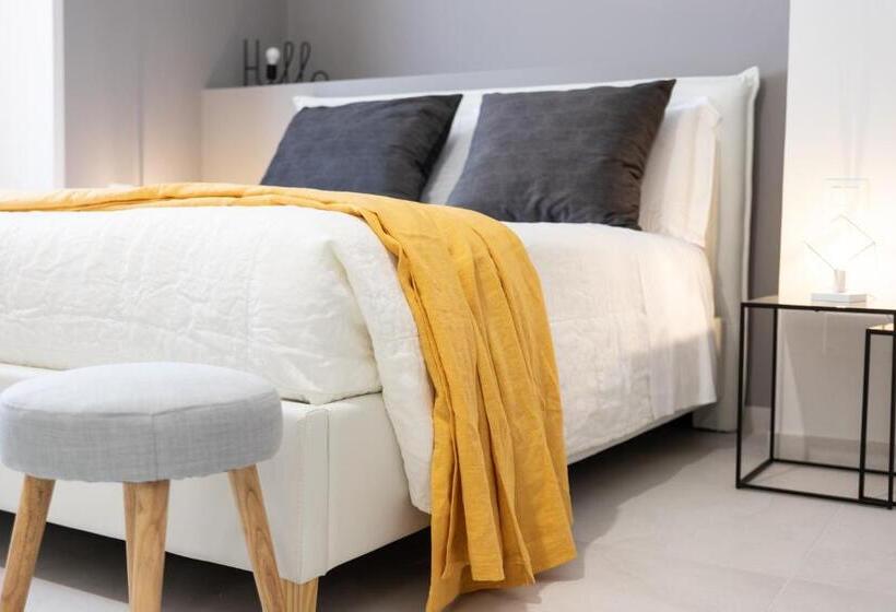 اتاق لوکس سه تخته, Li Cetti