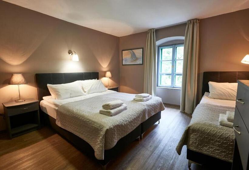 اتاق استاندارد سه نفره, Postel Hostel