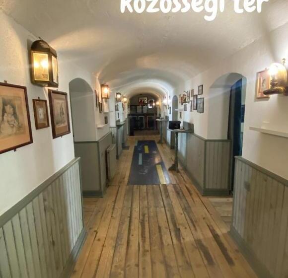 اتاق استاندارد سه نفره, Postel Hostel