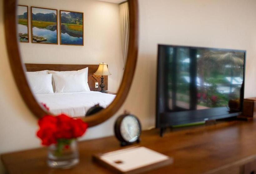 اتاق لوکس با چشم‌انداز استخر, Bai Dinh Garden Resort & Spa