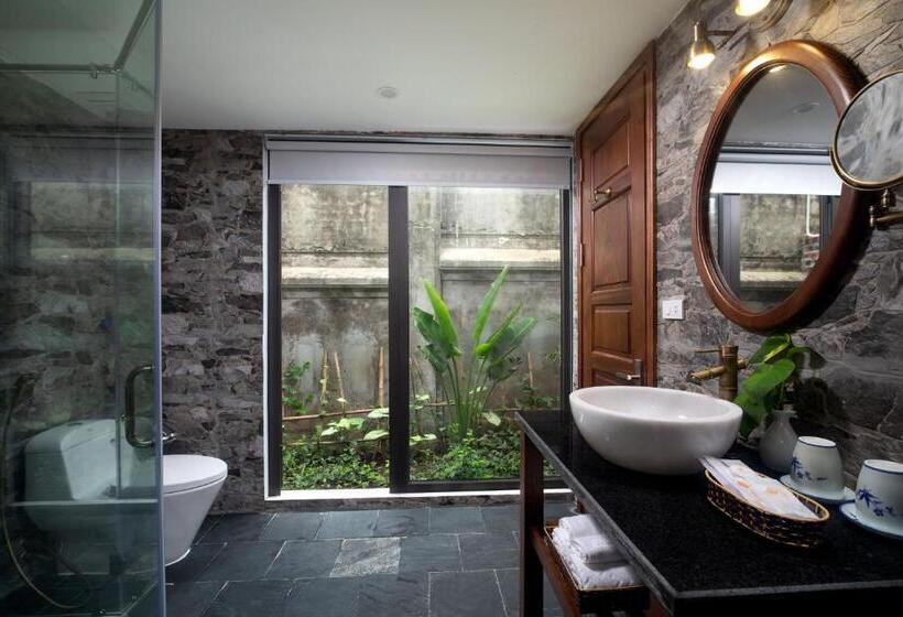 اتاق لوکس با چشم‌انداز استخر, Bai Dinh Garden Resort & Spa
