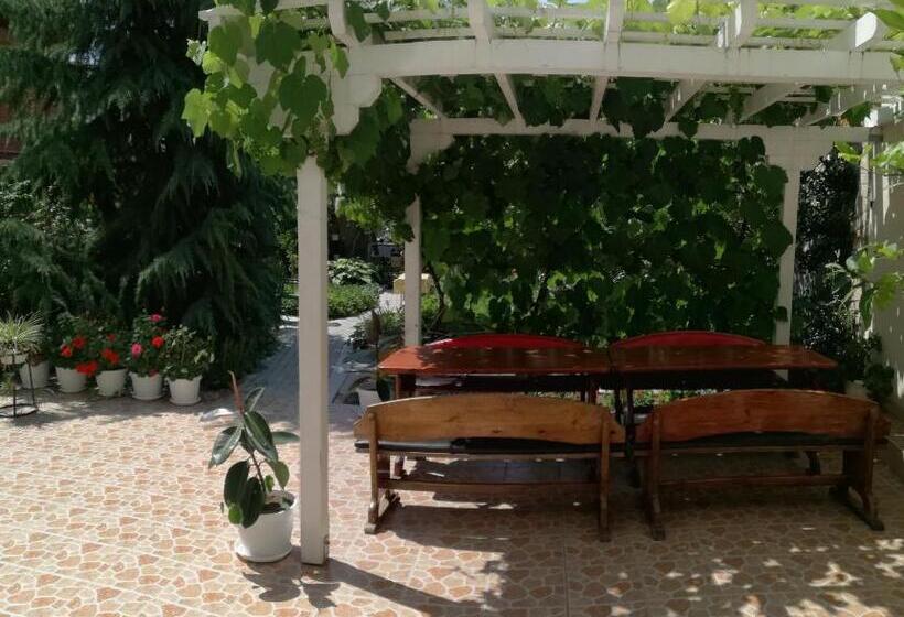 Семейный Номер Вид на Сад, Veda Guest House