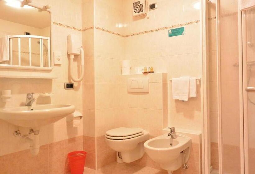 اتاق استاندارد سه نفره, Garnì Al Plan