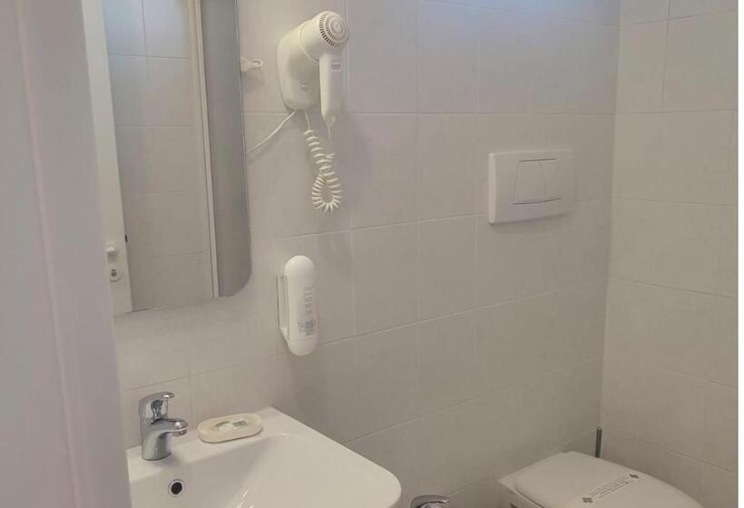 带阳台的标准单人间, Riviera B&b