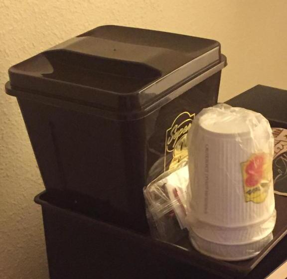 اتاق استاندارد با تخت بزرگ برای معلولان, Super 8 By Wyndham Allentown
