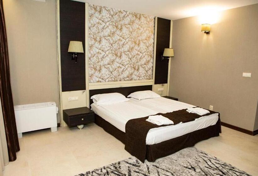 디럭스 스위트, Family Hotel Edia Sandanski