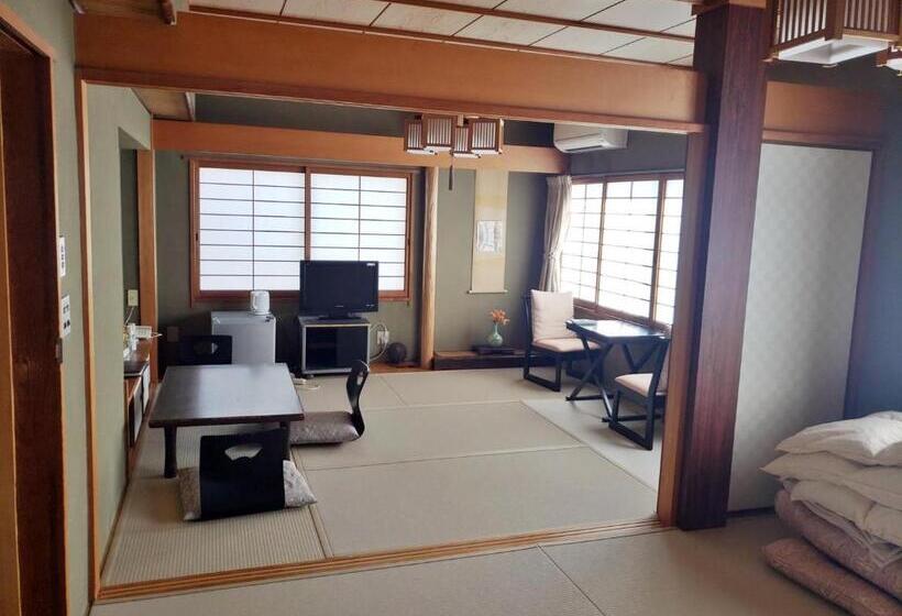 Семейный Номер, Shiroyama Ryokan