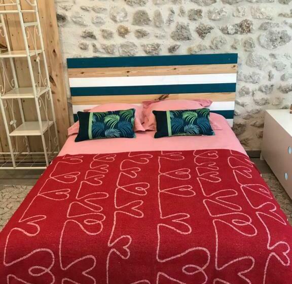 Студия Deluxe, La Marelle