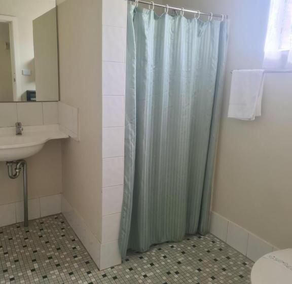 Семейный Номер, Valley View Motel