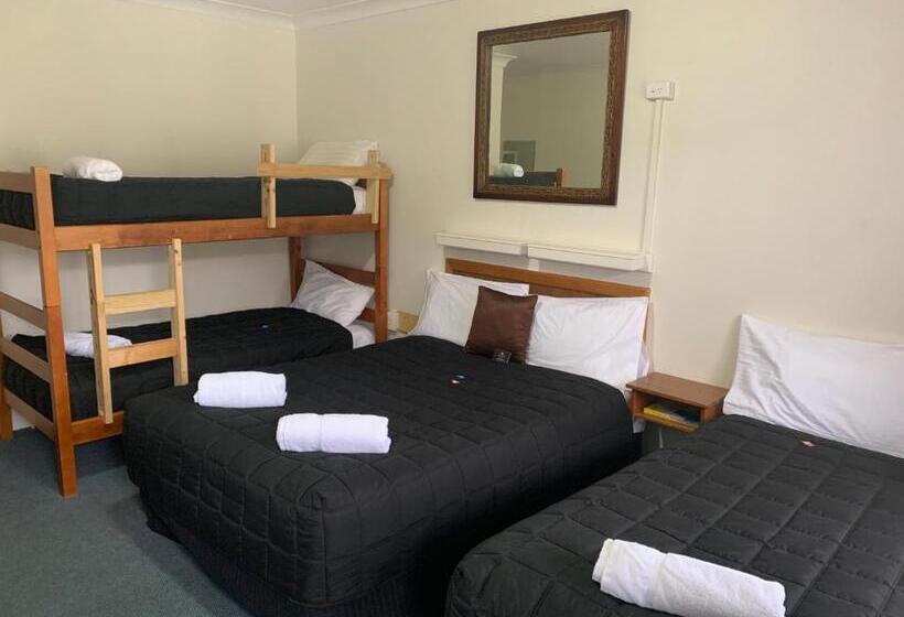 Семейный Номер Вид на Сад, Valley View Motel
