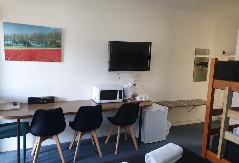 Семейный Номер, Valley View Motel