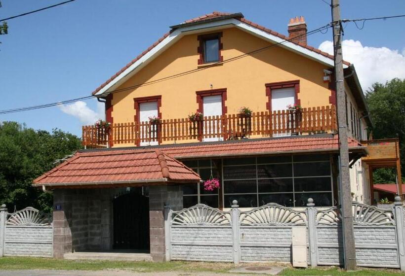 آپارتمان 1 خوابه با تراس, Chambres D Hôtes & Gîtes La Paysanne