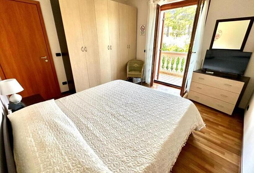 Трехместный Номер Стандарт с Балконом, B&b Mariposa