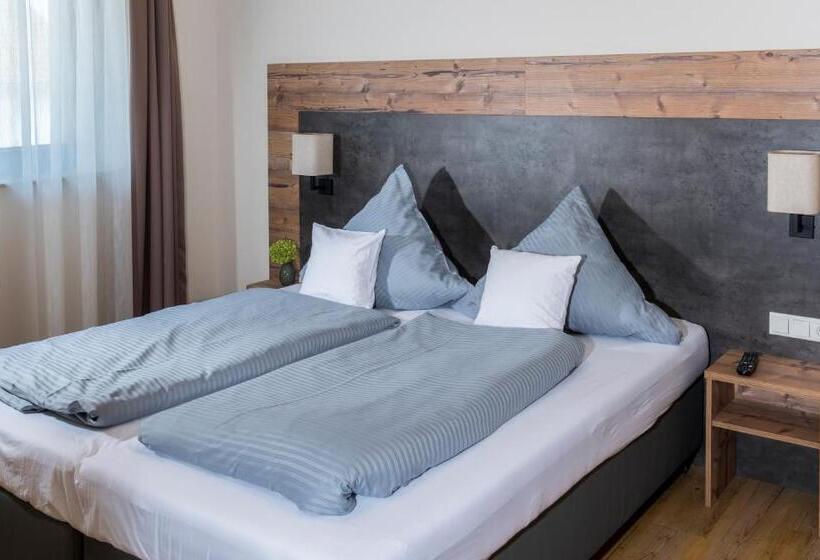 Полулюкс, Landhotel Zum Adler