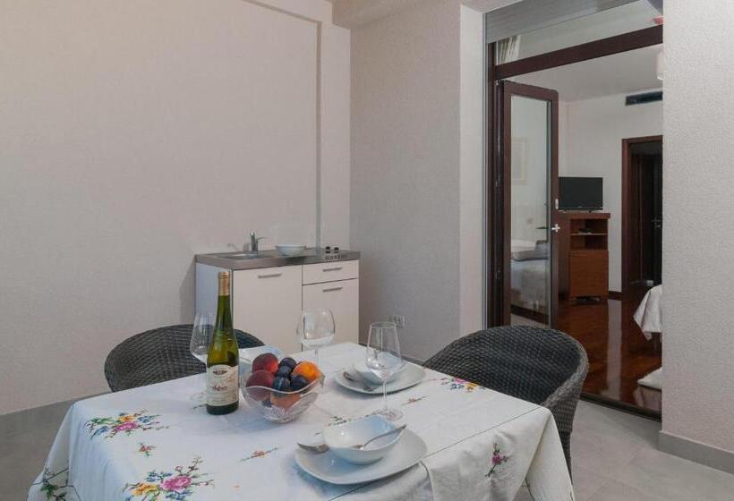 חדר דלוקס עם מרפסת, Luxury Rooms Near The Beach2